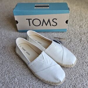 TOMS Espadrille Shoes Flats Size US 9 New in box